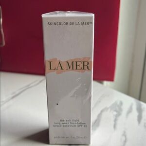 La Mer Soft Fluid Foundation SPF 20 - White and Peach